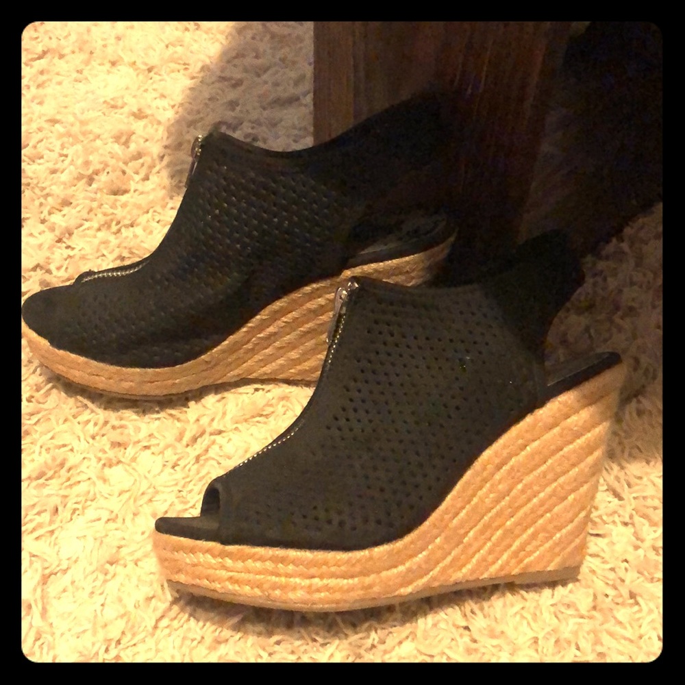 Black wedges!